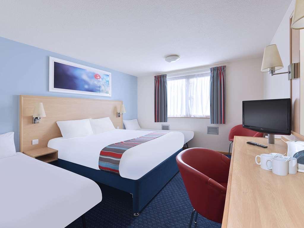 Travelodge Okehampton Whiddon Down Стая снимка